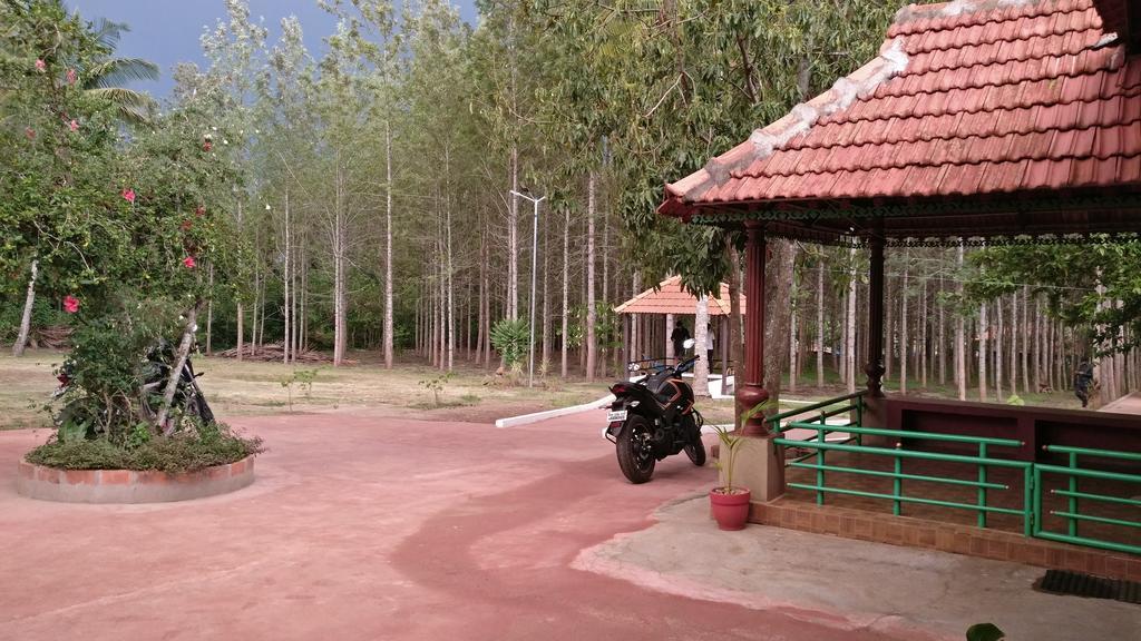 The Shades Holiday Homes Kushālnagar Exterior foto